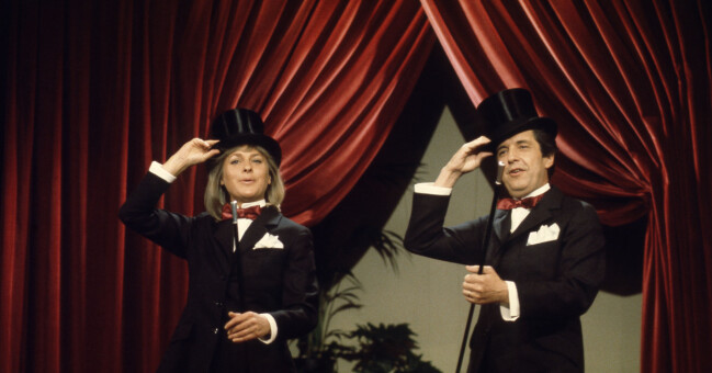 Bert-Åke Varg och Eva Bysing i i tv-underhållningen Fint som snus. Bert-Åke Varg och Eva Bysing.