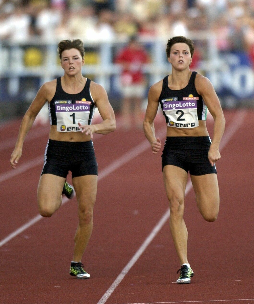 Sanna och Jenny syntes alltid vid varandras sida. Här tävlar de i Friidrotts-SM i Norrtälje 2003. Foto: Maja Suslin / TT Systrarna Kallur