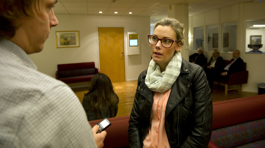 <strong>Therese Tang från Missing People bidrog till att lösa mordet på Göran Lundblad.</strong> Therese Tang intervjuas av journalister i samband med mordrättegången.