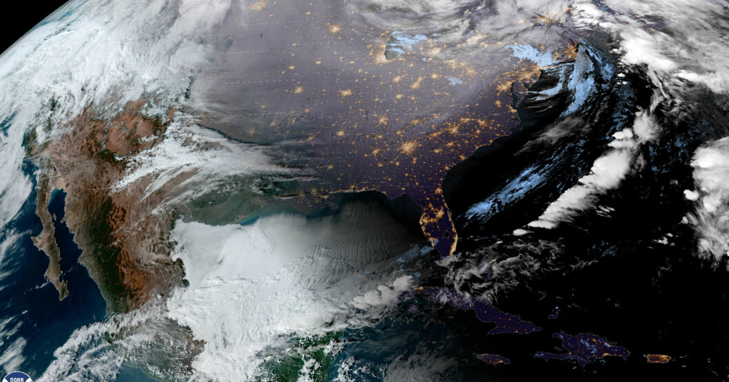 Vinterstormen har dragit in över USA:s östkust under julhelgen.