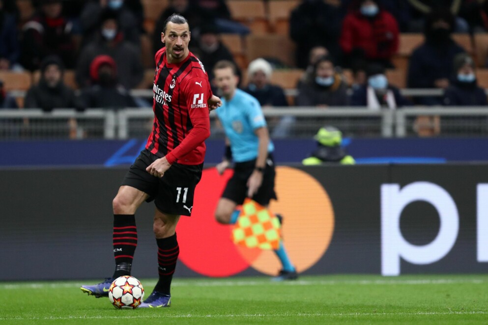 Zlatan spelar i Milan och är rankad som en av världens bästa fotbollsspelare. Zlatan spelar i Milan