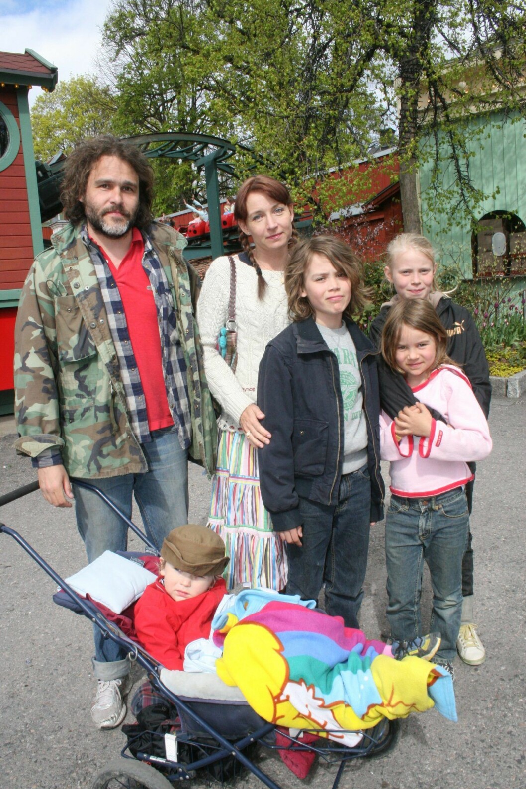 Erik Haag och Martina Haag med barnen Dino, Lucia, Jackson och Diana. Erik Haag och Martina Haag