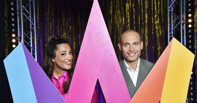 Farah Abadi och Jesper Rönndahl. Farah Abadi och Jesper Rönndahl är de nya programledarduon för Melodifestivalen 2023, som går av stapeln den 3 februari.