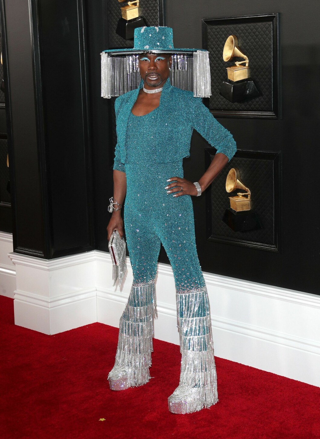 Billy Porter väckte uppmärksamhet iklädd glittrigt grönt – med fjärrstyrd fransgardin – från Baja East. Billy Porter väckte uppmärksamhet iklädd Baja East.