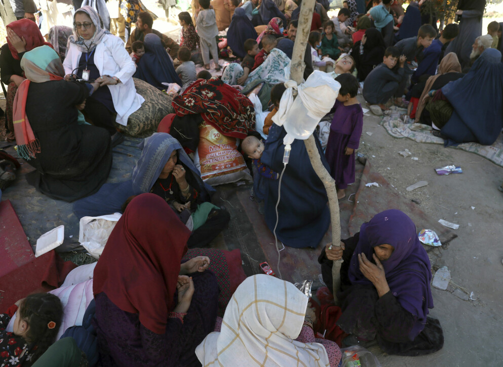 Kvinnor och barn som flytt sina hem har samlats i en park i Kabul där de får vård. Kvinnor och barn samlade i en park i Kabul där de får vård.