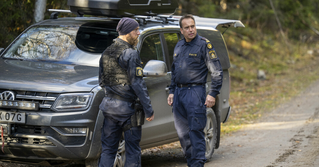 Polispatrull på platsen där Liselottes kropp hittades. Polispatrull på platsen där Liselottes kropp hittades.