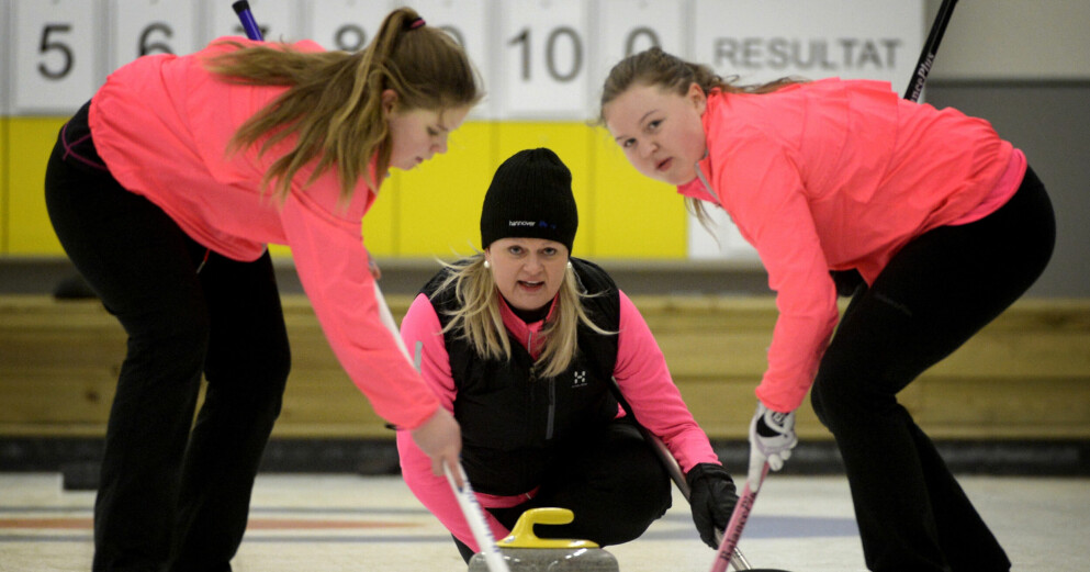 Anette Norberg i centrum, med lagkamraterna Mikaela Altebro och Therese Westman (dotter till Anette) i team Djursholm under SM-veckan i Umeå 2014. Anette Norberg tränar med dottern Therese