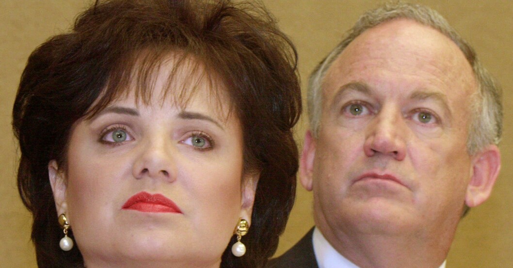 Patsy Ramsey och John Ramsey har misstänkts för mordet på dottern JonBenét Ramsey. Patsy Ramsey och John Ramsey
