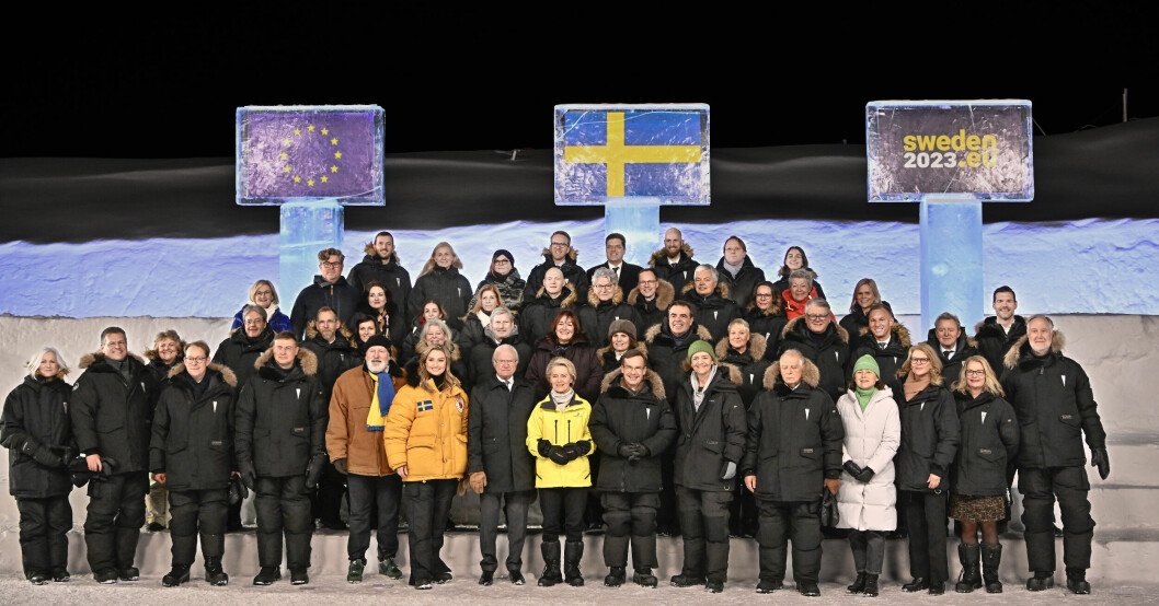 Sveriges ordförandeskap i EU:s ministerråd invigdes på ishotellet i Jukkasjärvi. Ministrarna och kommissionärerna.