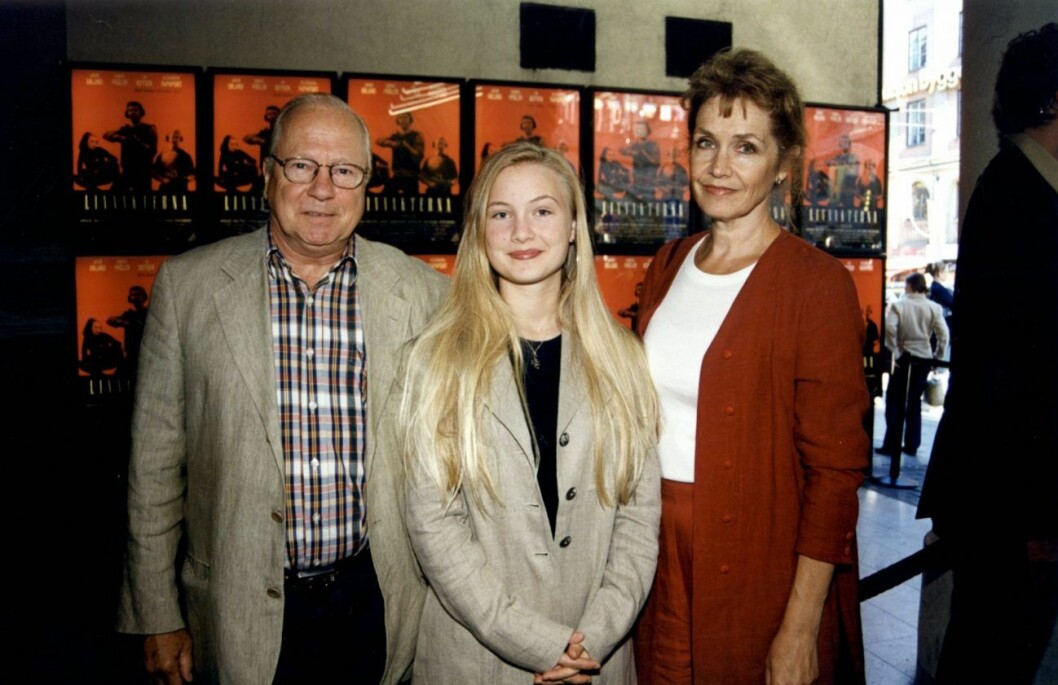 Ingvar Hirdwall tillsammans med frun Marika Lindström och dottern Agnes Hirdwall. Ingvar Hirdwall m Agnes Hirdwall och Marika Lindström