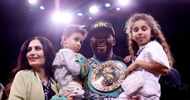 Badou Jack firade världsmästarbältet med familjen, frun Yasemin Jack och barnen Malaniyah och Malik.