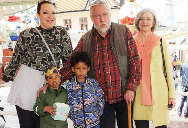 Idag är 12-åriga Malakais bolag värt 25 miljoner kronor. Leif GW Persson, Kim Persson och barnbarnen Malakai och Francis.
