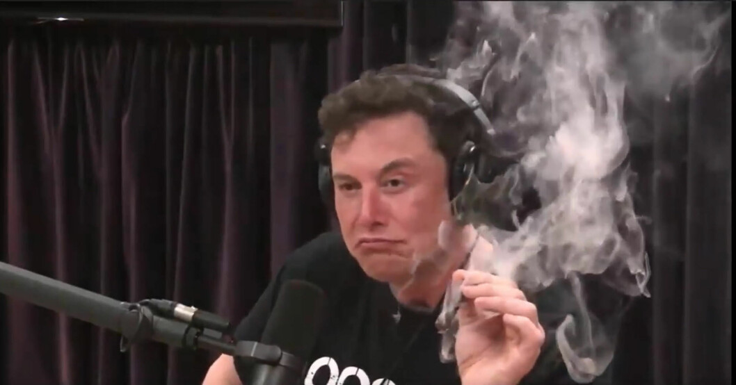 Elon Musk fick hård kritik efter att ha rökt marijuana i ”The Joe Rogan Experience” Elon Musk röker marijuana