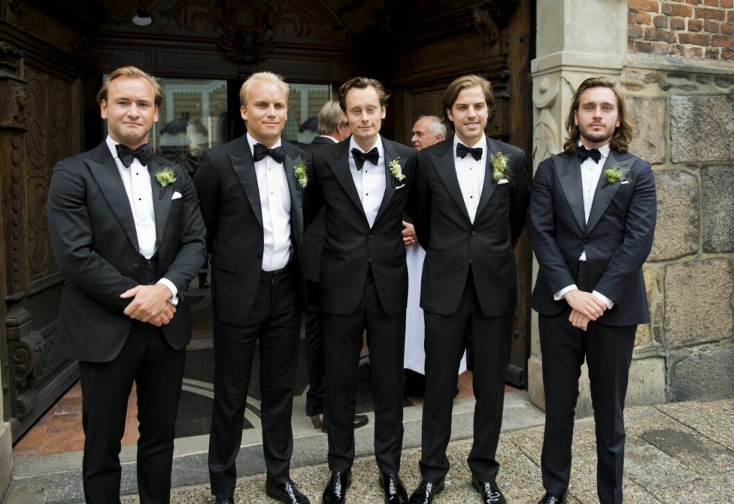 John Ledin i mitten och Theo Ledin längst till höger på Johns bröllop. John Ledins bröllop