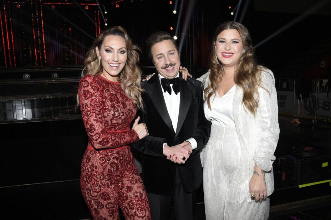 Tre stolta programledare för Melodifestivalen 2020: Lina Hedlund, David Sundin och Linnea Henriksson. Tre stolta programledare för Melodifestivalen 2020: Lina Hedlund, David Sundin och Linnea Henriksson.