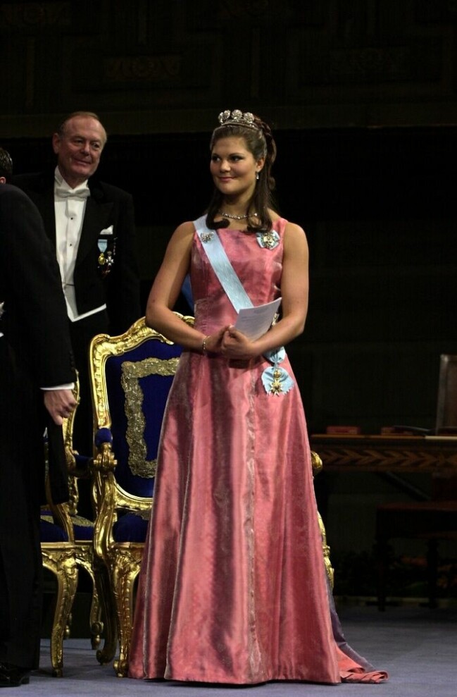 Kronprinsessan iklädd Lars Wallins design på Nobel 2000. Foto: TT Lars Wallins design på kronprinsessan 2022
