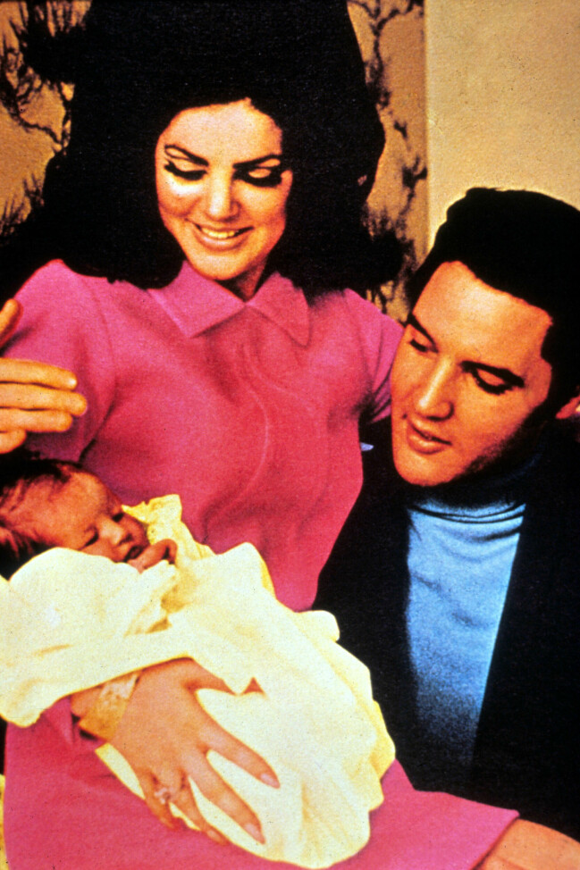 Lisa Marie Presley med sina föräldrar. Lisa Marie Presley med sina föräldrar.
