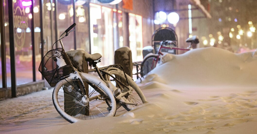 Vissa har nog redan tagit fram sina cyklar då de hoppats på vår och grönska. Men det blir ändring på det nu.