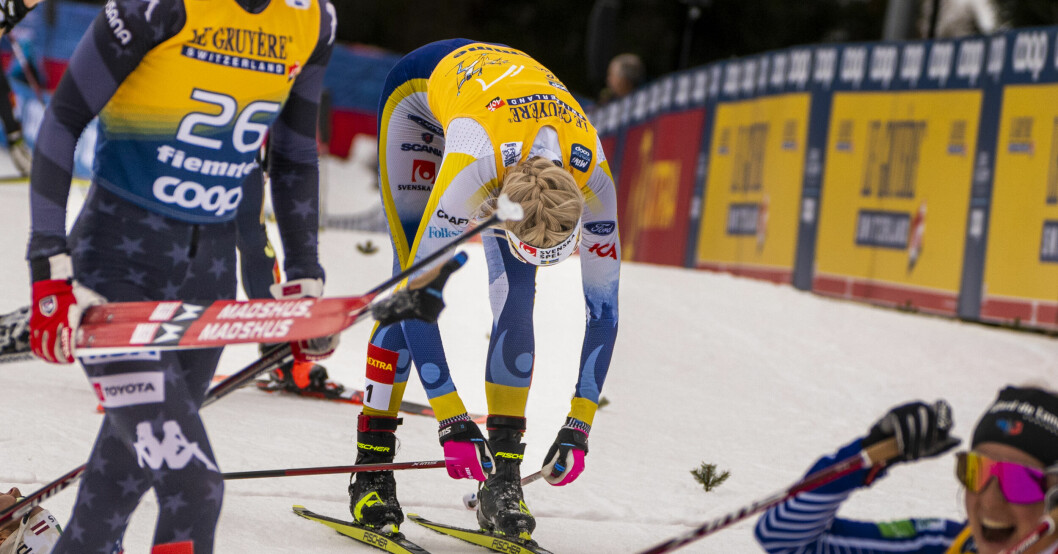 Frida Karlsson kraschar efter målgången i slutetappen på Tour de Ski. Det blev direkt orolig stämning.