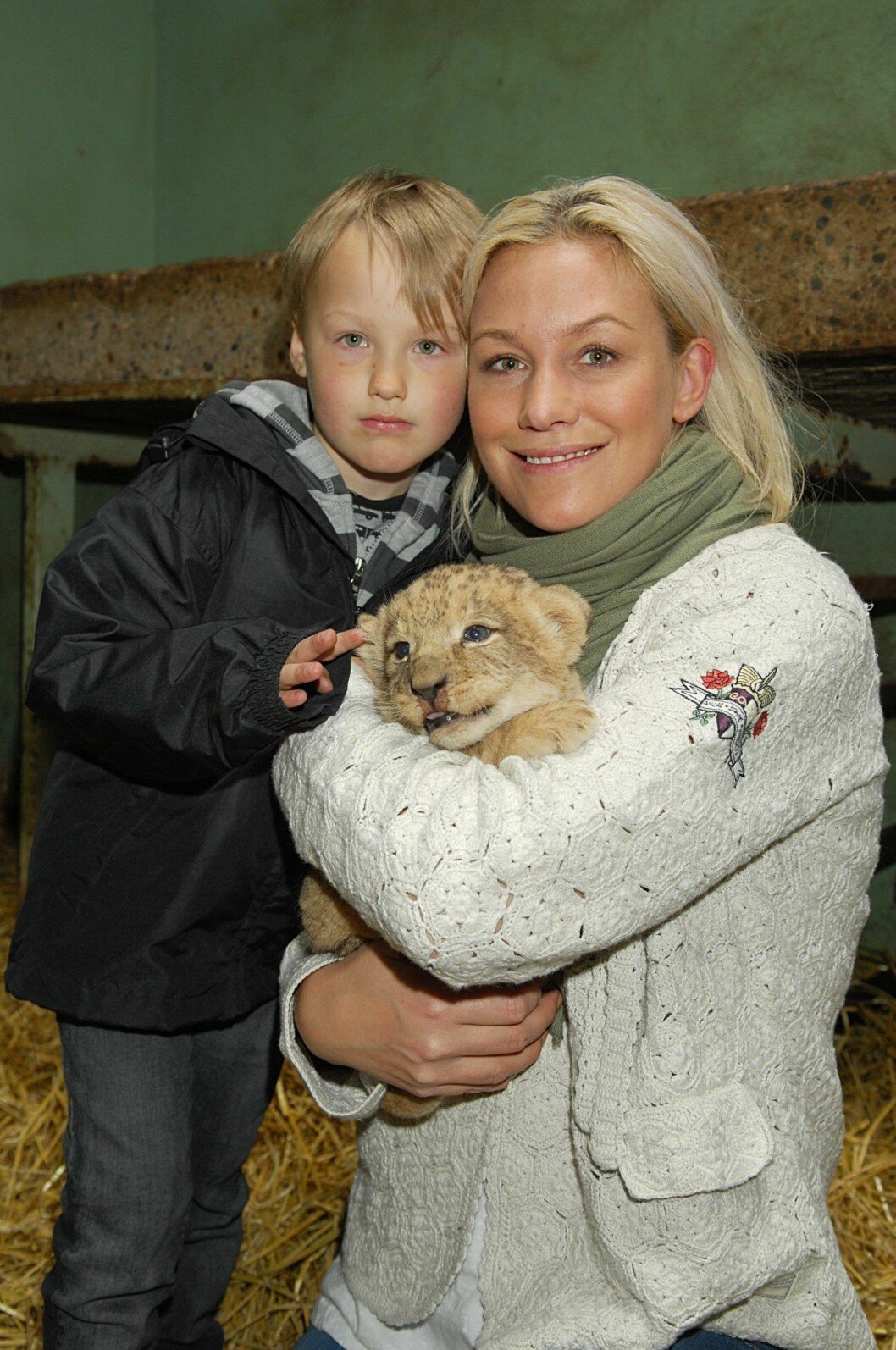 Jessica Andersson och då femårige sonen Liam tillsammans i Kolmårdens djurpark. Jessica Andersson tillsammans med sonen Liam.