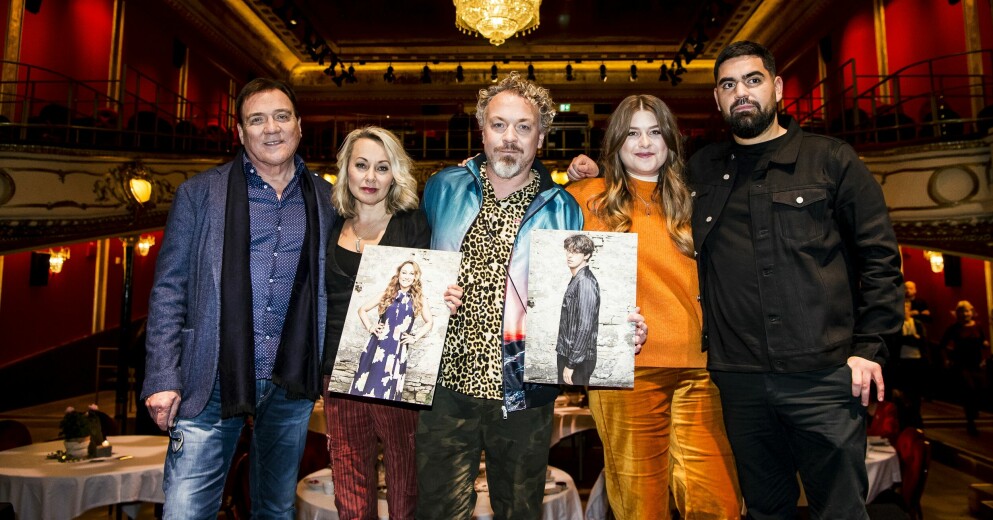 Christer Sjögren, Louise Hoffsten, Eric Gadd, Linnea Henriksson, Ulises ”Stor” Infante Azocar, Charlotte Perrelli och Albin Lee Meldau. Christer Sjögren, Louise Hoffsten, Eric Gadd, Linnea Henriksson, Ulises ”Stor” Infante Azocar, Charlotte Perrelli och Albin Lee Meldau i Så mycket bättre 2018.