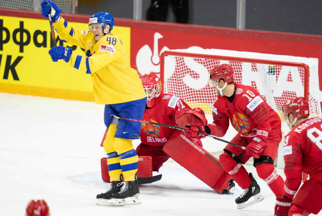 Carl Klingberg skadades under matchen mot Belarus. Carl Klingberg skadades under matchen mot Belarus.
