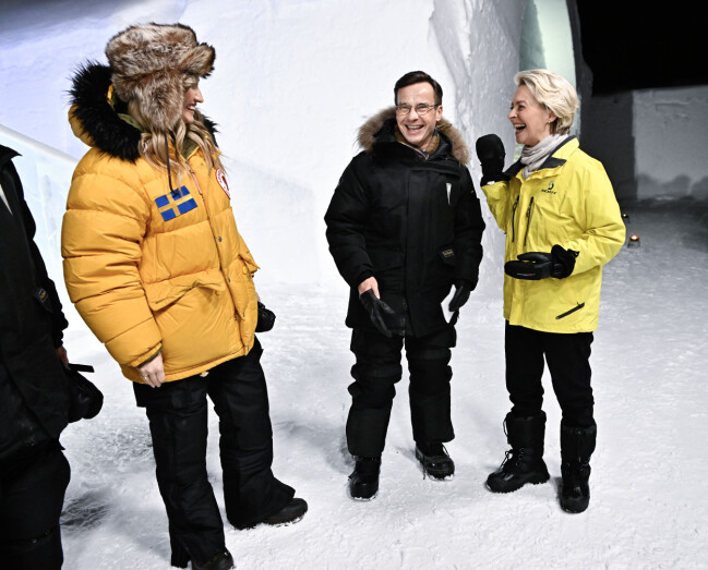 Flera ansåg att statsråden var för varmt klädda för den milda temperaturen. Ebba Busch, Ulf Kristersson och Ursula von der Leyen.