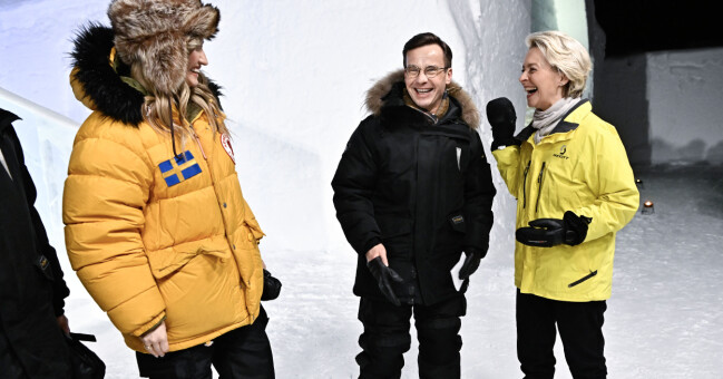 Ebba Busch och Ulf Kristersson i sina vinterjackor och vad som ser ut att vara termobyxor, här tillsammans med EU-kommissionens ordförande Ursula von der Leyen.