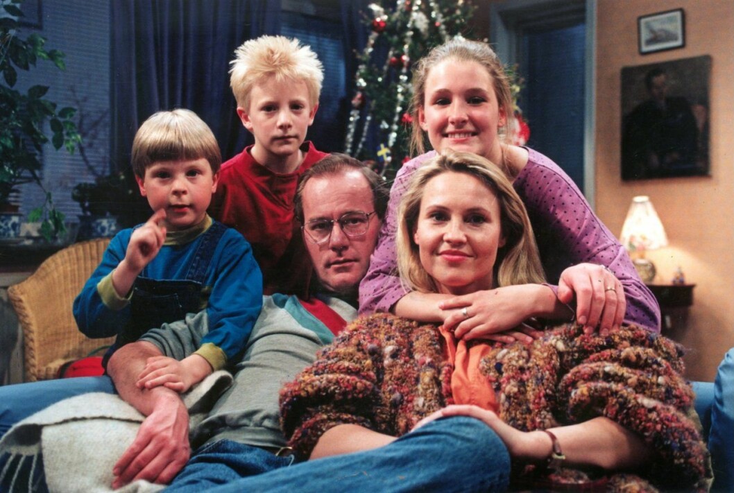 Peter Haber nummer 1 på listan! Här som pappa Rudolf med hela gänget; mamma Karin (Carina Lindbom). lillebror Håkan (Gabriel Odenhammar), Sune (Andreas Hoffer) och storasyster Anna (Nina Almlöf). <strong>Foto: TT.</strong> Peter Haber i Sunes jul.