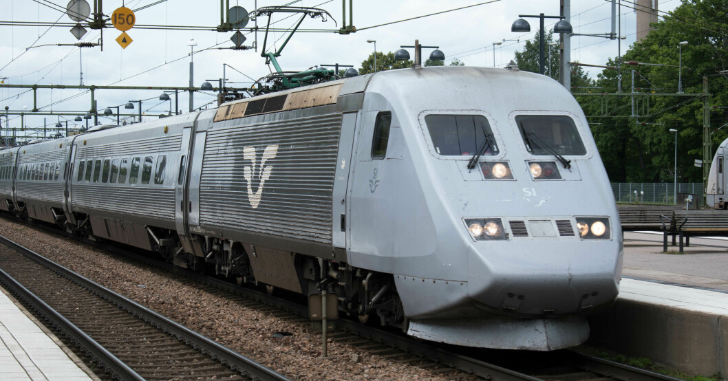 SJ har haft personalbrist till följd av sjukskrivningar och tvingas nu ställa in flera avgångar. SJ-tåg