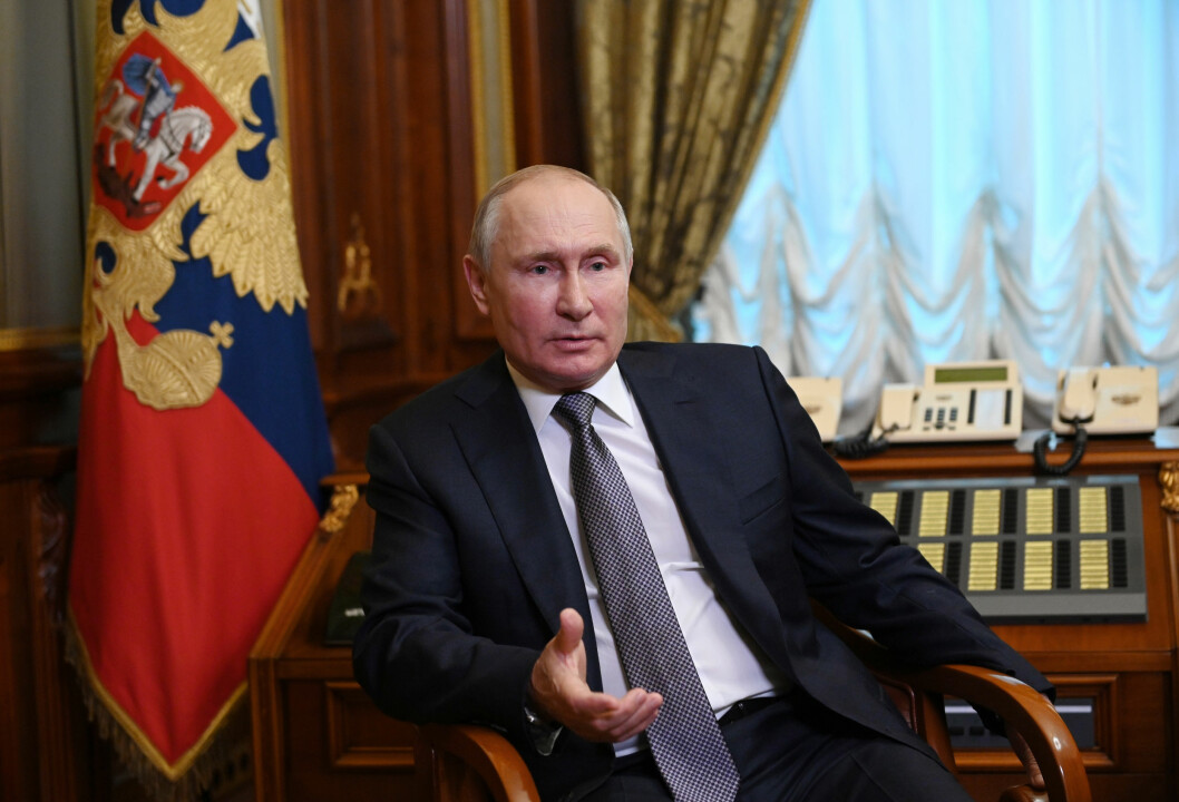 Rysslands president Vladimir Putin har bland annat valt att dra ner stödet till kvinnojourer. Rysslands president Vladimir Putin har valt att dra ner stödet till kvinnojourer.