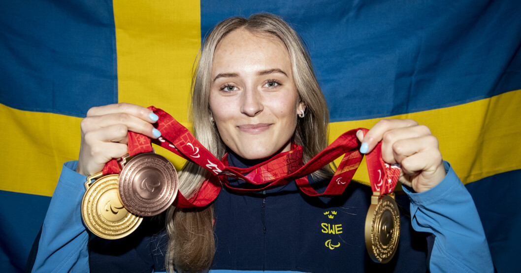 Ebba Årsjös medaljer från paralympics 2022.