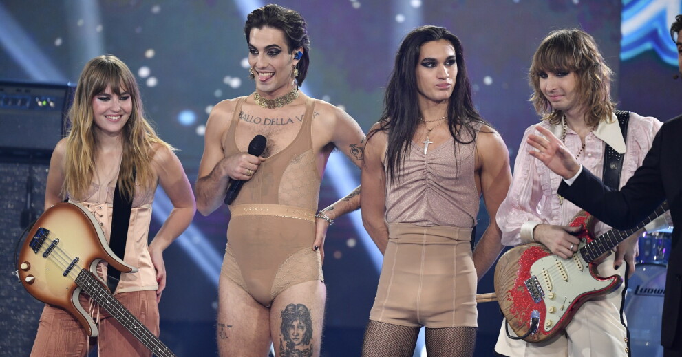 Tittarna reagerar starkt på Måneskins klädval i programmet. MÅNESKIN IDOL 2021
