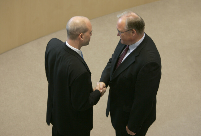 Göran Persson var Sveriges statsminister 1996-2006. Fredrik Reinfeldt var statsminister därefter, 2006-2014. Fredrik Reinfeldt och Göran Persson.
