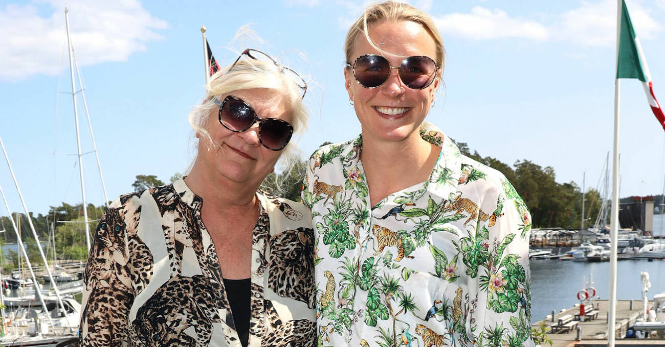 Sarah Sjöström tillsammans med Susanne Ytterskog, grundare av Connoisseur, under eventet i Saltsjöbaden i slutet av maj.