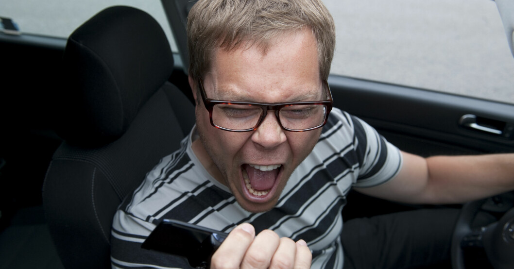 Släng inte ut din mobil genom fönstret hur irriterad du än blir uppmanar Andreas Nobell. Låt den inte heller ligga hemma och damma utan lämna in den på återvinningscentral eller hos en elektronikkedja så att den kan återvinnas.