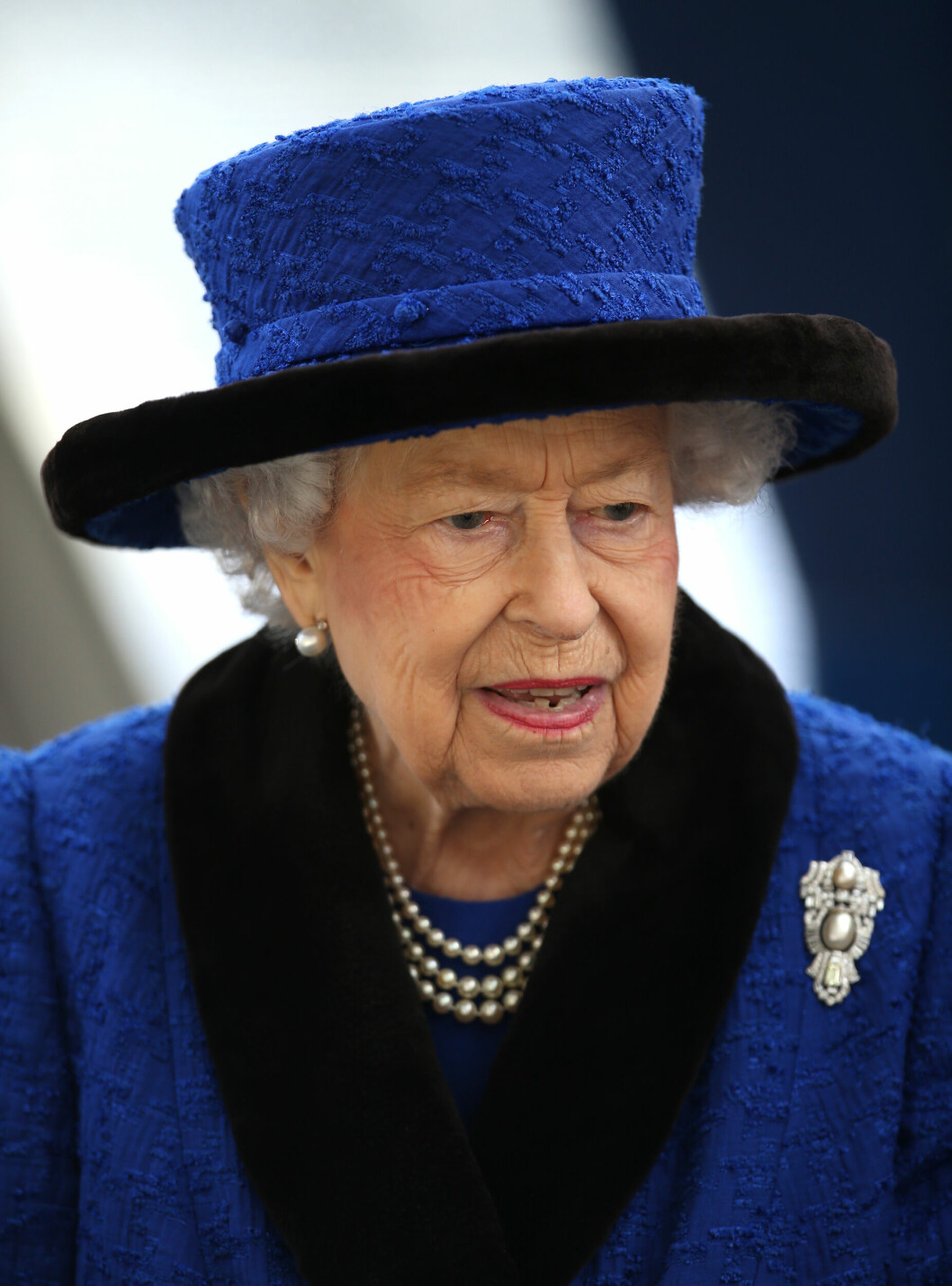 Barbados kastar drottningen över bord – väljer 72-årig president istället.
