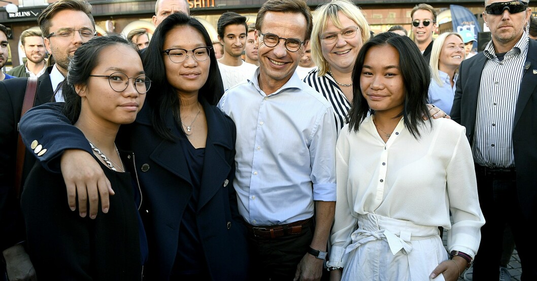 Ulf Kristersson och Birgitta Ed med döttrarna Siri, Signe och Ellen. Signe, Ellen, Siri, Ulf och Birgitta