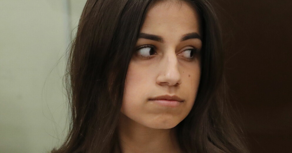 Angelina Khachaturyan står tillsammans med sin syster Kristina åtalad för mord. Nu hoppas hon bli friad efter ny utredning som visar att hon och systrarna lider av posttraumatiskt stressyndrom. Angelina Khachaturyan