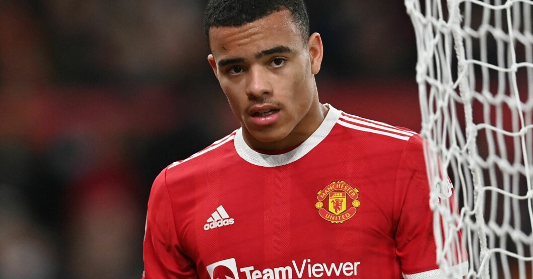 Manchester United-stjärnan Mason Greenwood greps i söndagskväll misstänkt för våldtäkt och misshandel. Mason Greenwood