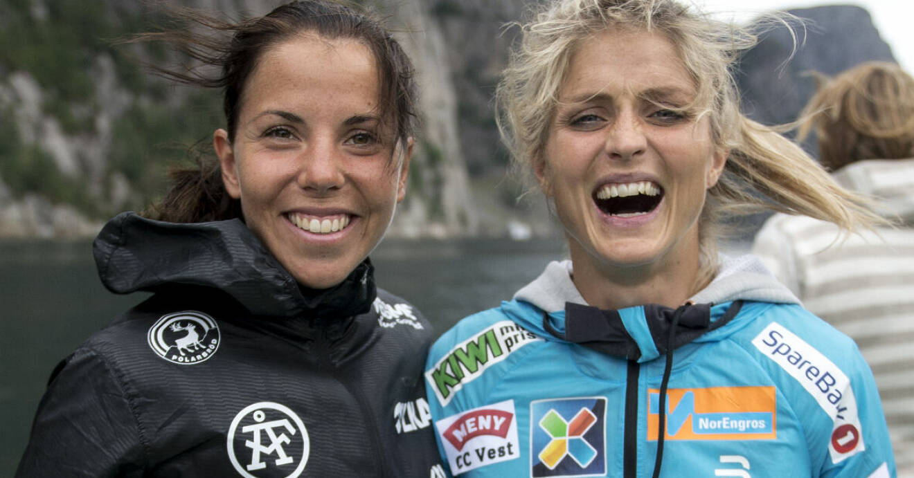 De numera goda vännerna Charlotte Kalla och Therese Johaug på en färja på väg till norska Lysebotn.