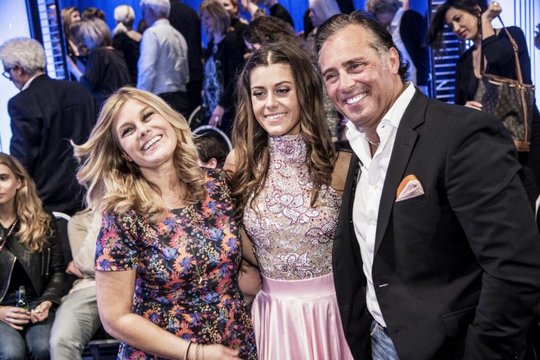 Bianca Ingrosso med sina föräldrar Pernilla Wahlgrne och Emilio Ingrosso på Let’s dance. Pernilla Wahlgren, Bianca Ingrosso, Emilio Ingrosso