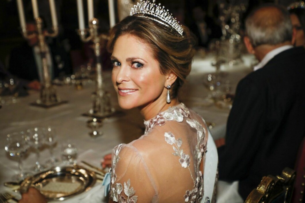 Prinsessan Madeleine dök upp ensam på Nobelfesten förra året då Chris O´Neill var hemma med barnen. Prinsessan Madeleine dök upp ensam på Nobelfesten förra året då Chris O´Neill var hemma med barnen.