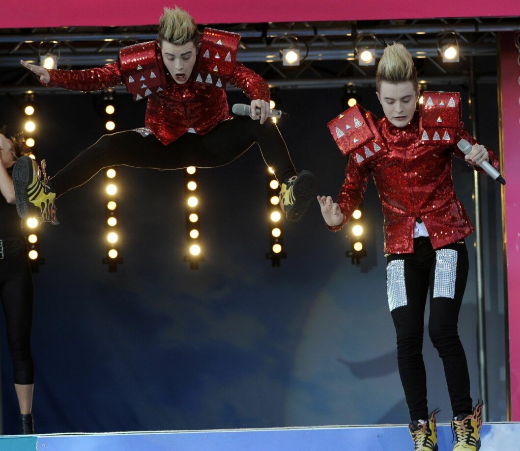 Delar av scenen kollapsade under de irländska tvillingarnas genrep. Jedward Sommarkrysset