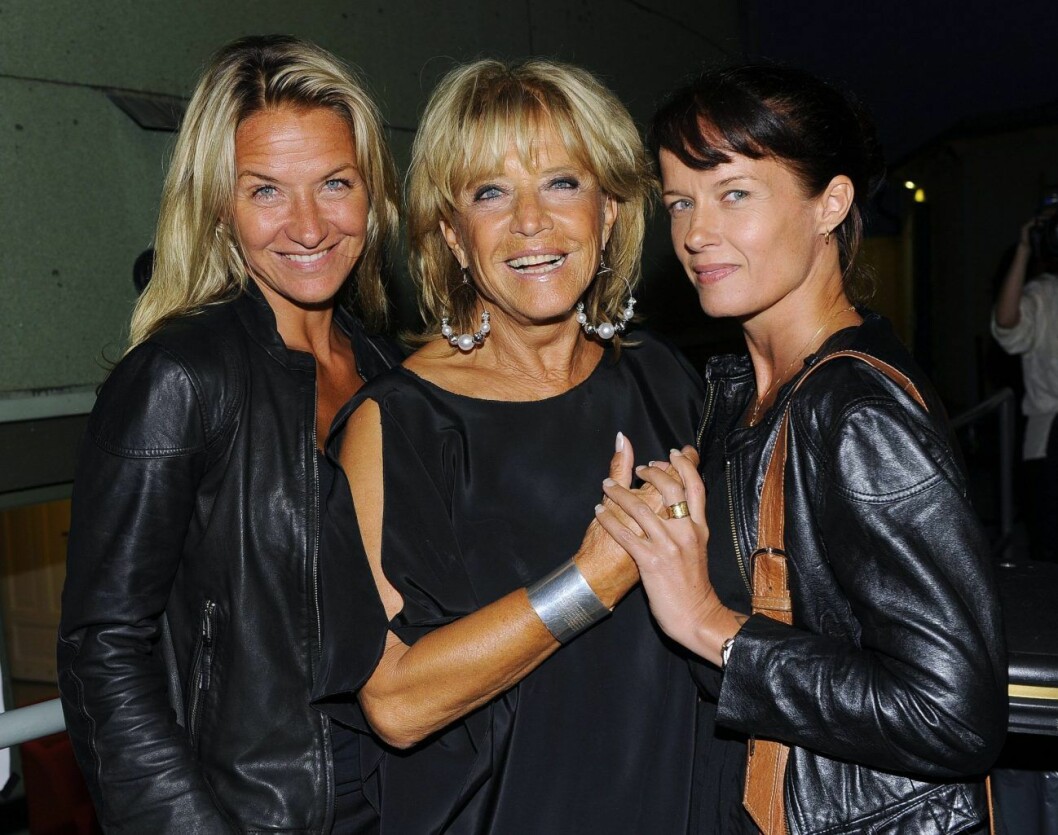 Kristin Kaspersen tillsammans med mamma Barbro ”Lill-Babs” Svensson och syster Malin Berghagen. Kristin Kaspersen, Barbro ”Lill-Babs” Svensson och Malin Berghagen poserar tillsammans