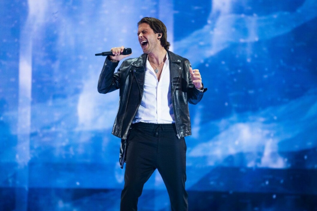 Låten Storm tog Estland med just storm. Svensken Victor Crone sjunger låten Storm på scenen