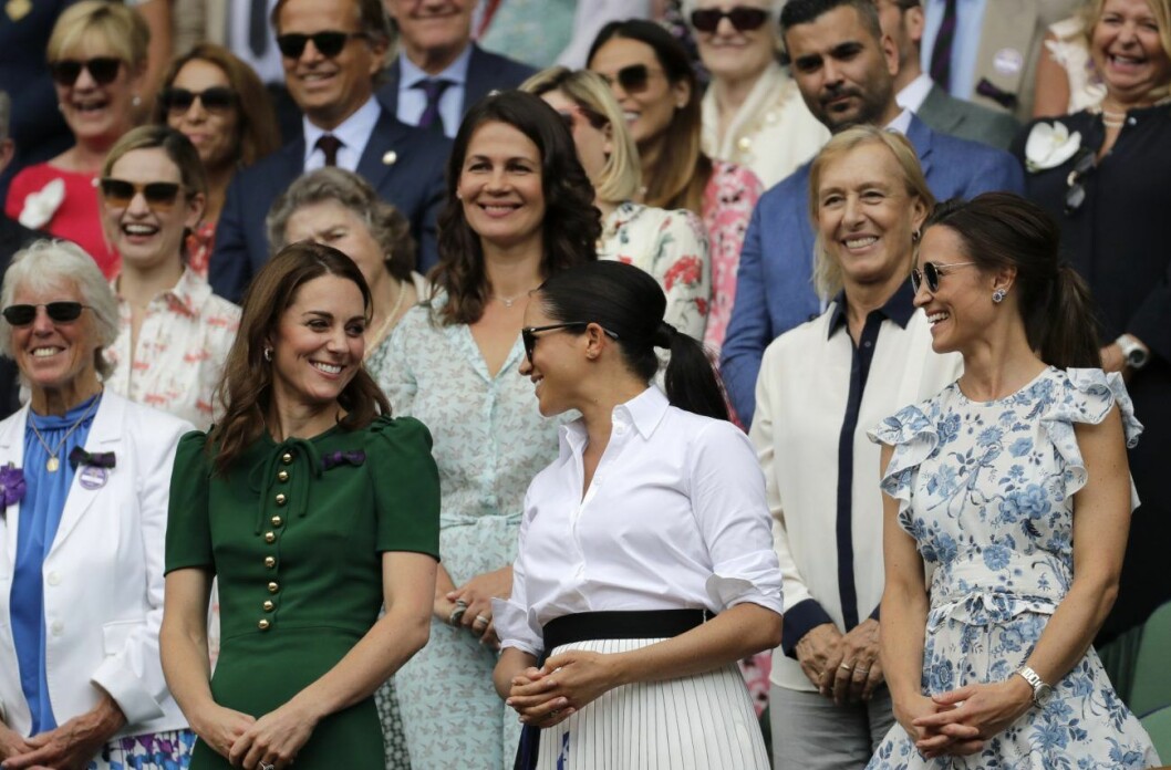 Bilderna från Wimbledon visar upp att Kate och Meghans relation är god.