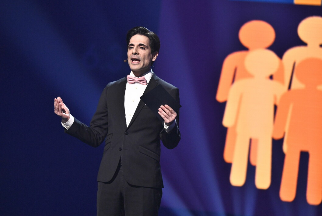 Eurovison-vinnaren och moderatpolitikern Richard Herrey tog till sociala medier för att ifrågasätta den folkkära politikexperten Marcus Oscarsson.