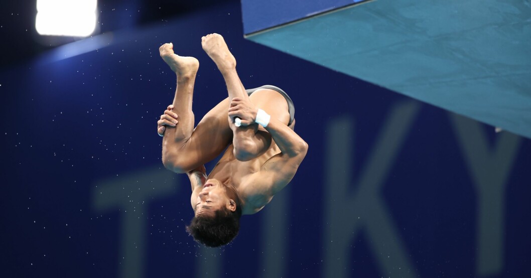 Jordan Windle tar sats och gör ett avancerat dykhopp i OS i Tokyo 2020. Jordan Windle