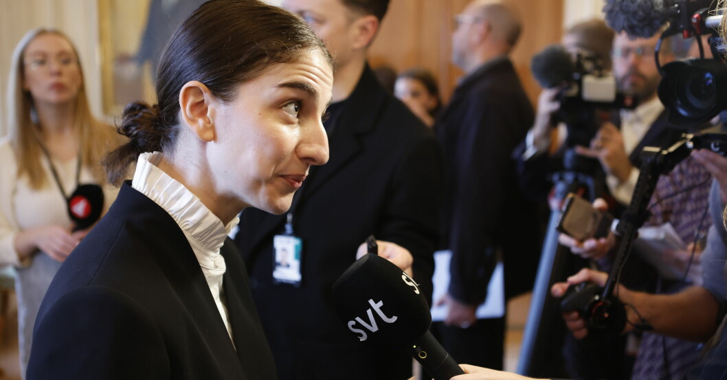 Första pressträffen med den nya klimat- och miljöministern Romina Pourmokhtari. Första pressträffen som minister.